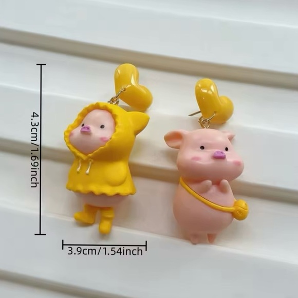 Pair of Cute Yellow Piggy Earring - Picture 4 of 4